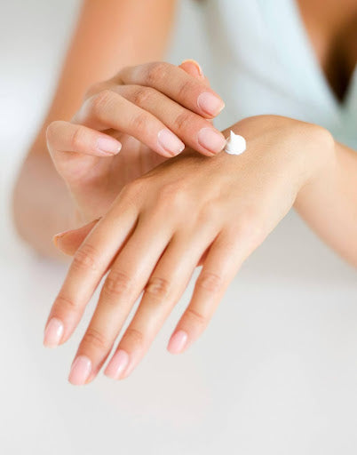  Women applying moisturiser to her dry skin