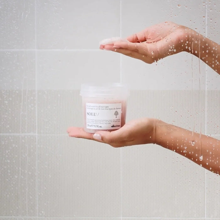 Davines SOLU Salt Scrub 250ml.
