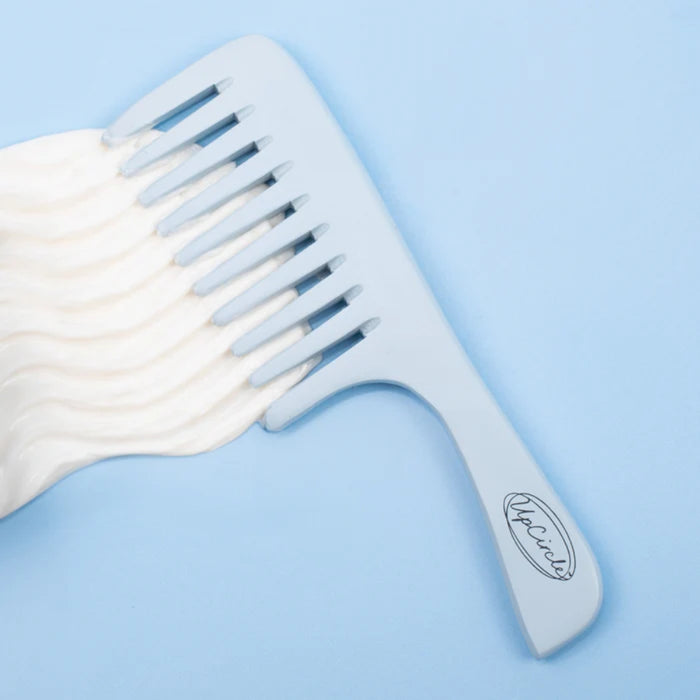 UpCircle Beauty Bamboo Wide Tooth Comb